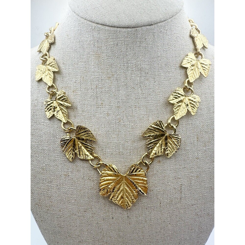 Vintage Trifari Maple Leaf Statement Necklace 19”